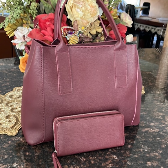 Women’s Wine/Burgundy Shoulder Bag With Matching Wristlet Wallet - Picture 1 of 14